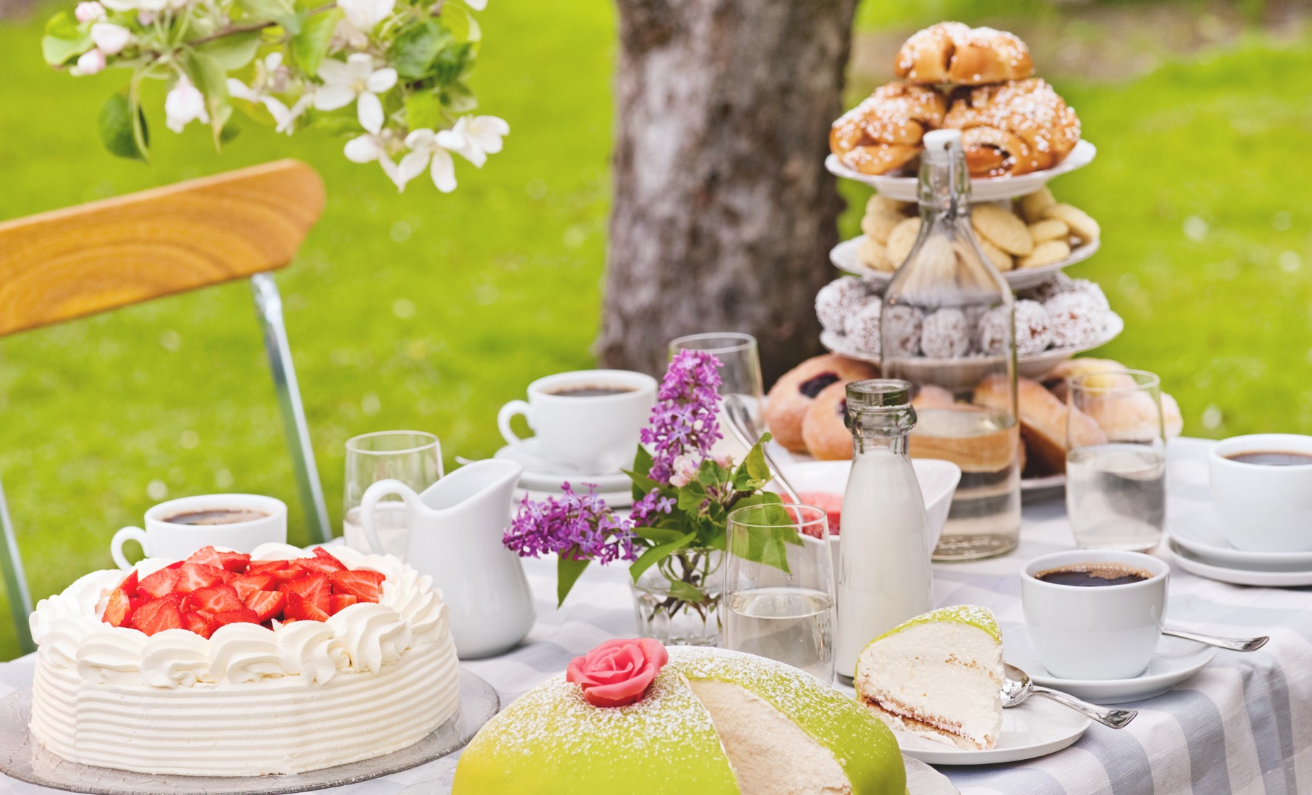 jakob_fridholm-swedish_fika_table_at_grythyttan_inn-967